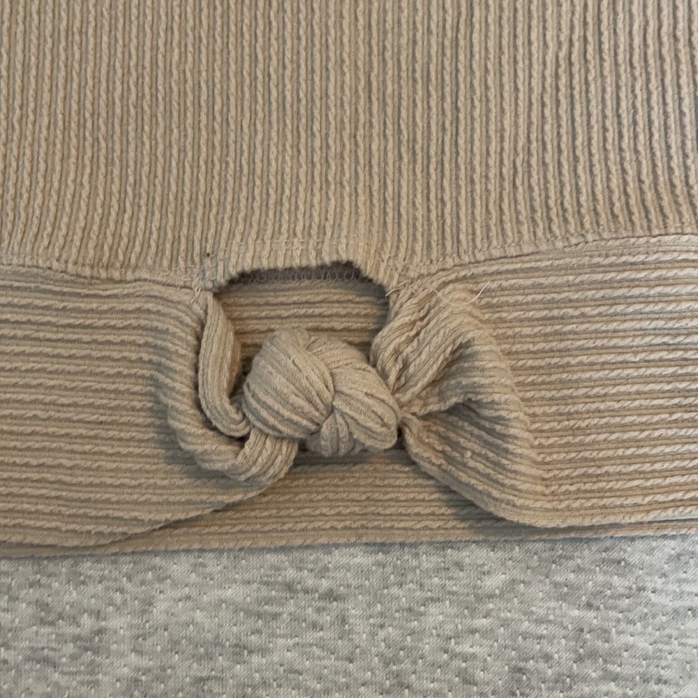 Front Knot Ribbed Top - Picture 3 of 3